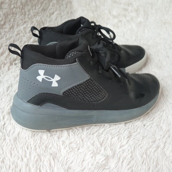 Size 4.5 Under Armour Unisex Grade School Lockdown 5 Basketball Shoe, Black Gray - Picture 1 of 10